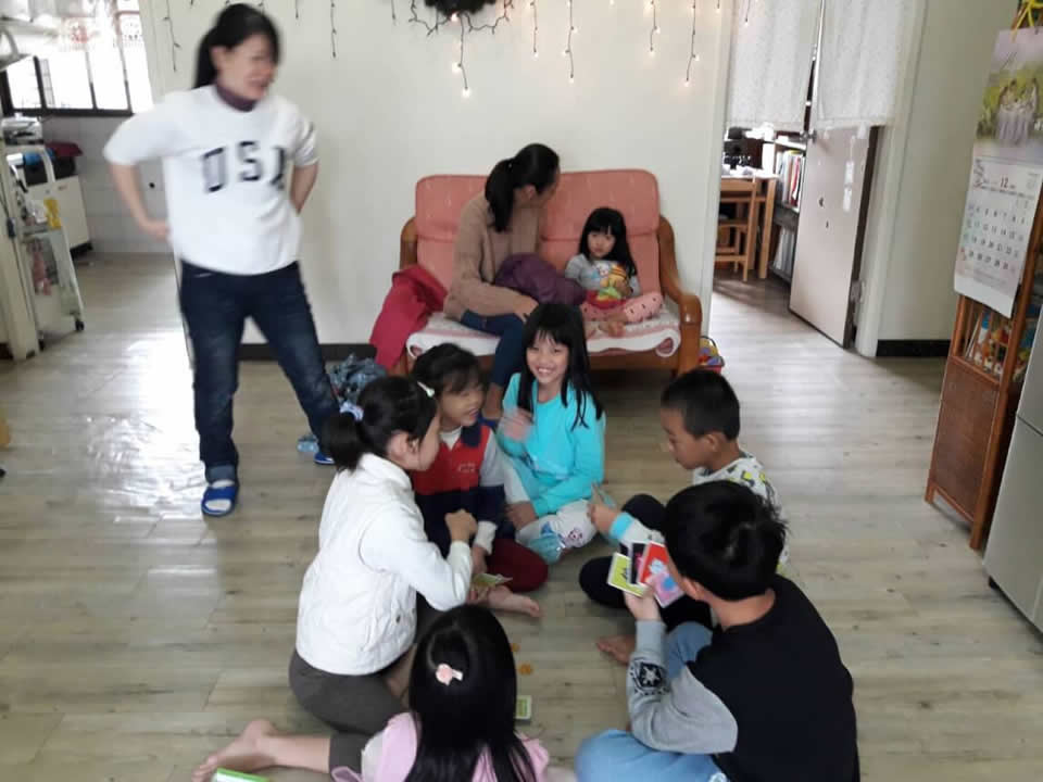 2017 – 12 – 09 以諾淑麗家庭青少年與兒童聚會